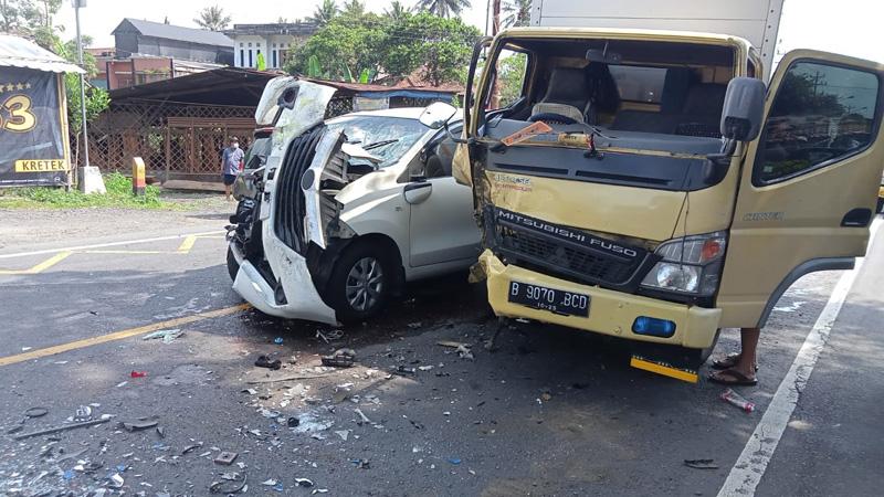 Kecelakaan Beruntun di Secang Tewaskan Seorang Penumpang Mobil 
