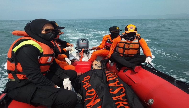 Hilang 3 Hari, Jasad Wisatawan Terseret Ombak Pantai Karang Naya Sukabumi Ditemukan