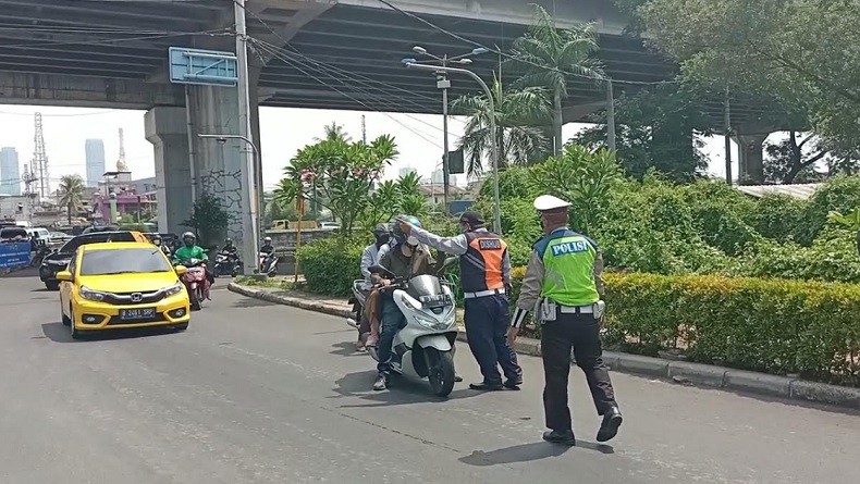 Ganjil Genap di Tempat Wisata Ancol, Puluhan Kendaraan Dialihkan