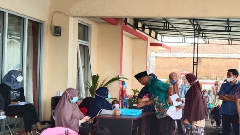 Keren, Demi Sehat, Nenek 76 Tahun di Majalengka Ini Tak Takut Disuntik