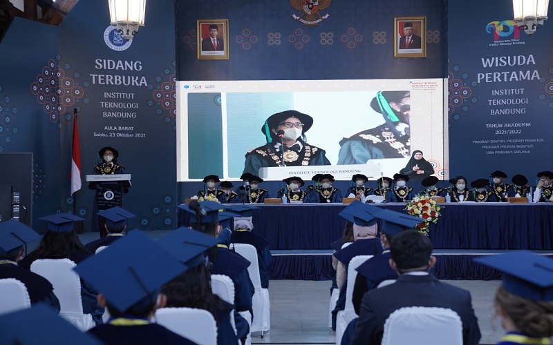 Periode Pertama Oktober 2021, ITB Luluskan 2.596 Wisudawan, 952 Berpredikat Cumlaude 