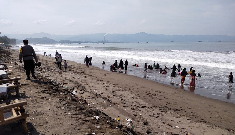 Hari Ini Gelombang Pantai Palabuhanratu Sukabumi Cukup Tinggi, Bahaya bagi Wisatawan