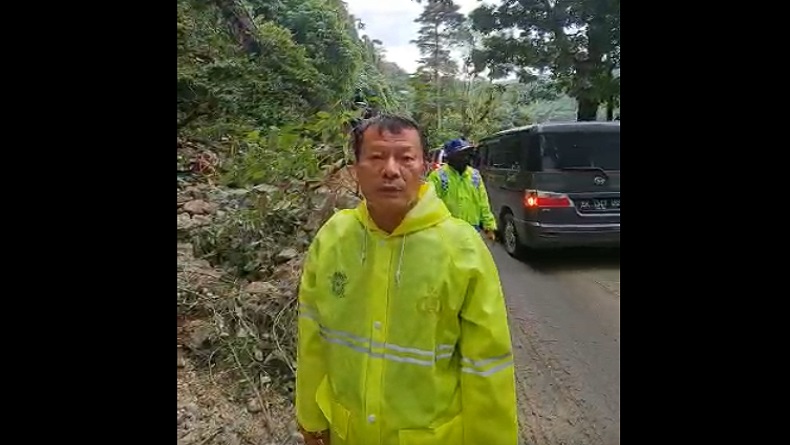 Jalur Berastagi-Medan Masih Tertimbun Longsor, Polisi Berlakukan Buka Tutup