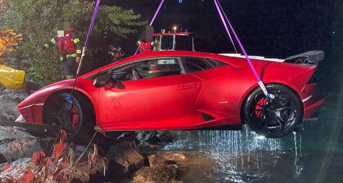 Apes, Lamborghini Ini Nyempung ke Danau Sedalam 5 Meter Gara-Gara Pengemudi Salah Injak Gas