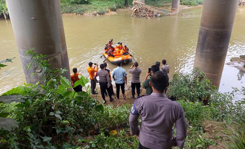  Perempuan Paruh Baya Diduga Melompat ke Sungai di Kawasan Wisata Cileungsi