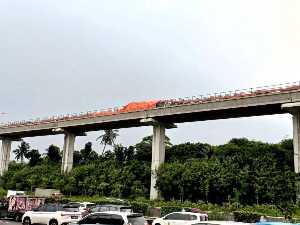 Penampakan TKP LRT Tabrakan di Munjul Jaktim