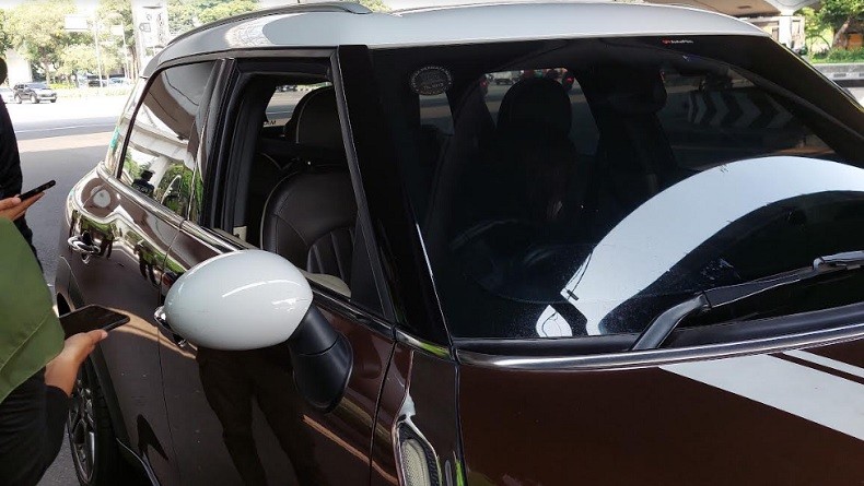 Dihentikan Petugas, Pengendara Mini Cooper : Jujur Enggak Tahu Ada Ganjil Genap