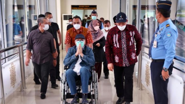 Pakai Kursi Roda, Gubernur Aceh Dipindahkan dari RSCM ke RSUDZA Banda Aceh
