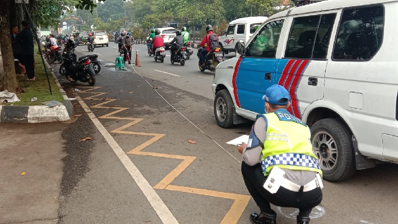 Ngebut lalu Hilang Kendali, Minibus Tabrak Pejalan Kaki hingga Tewas di Cimahi