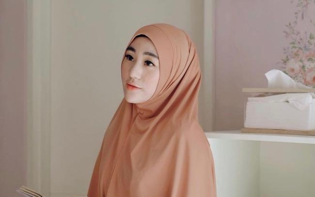 Unggah Video Beli Kopi di Samping Cowok, Larissa Chou Minta Maaf ke Penggemar