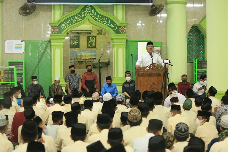 Hadiri Maulid Nabi, Wali Kota Makassar Tekankan Pentingnya Mendalami Alquran