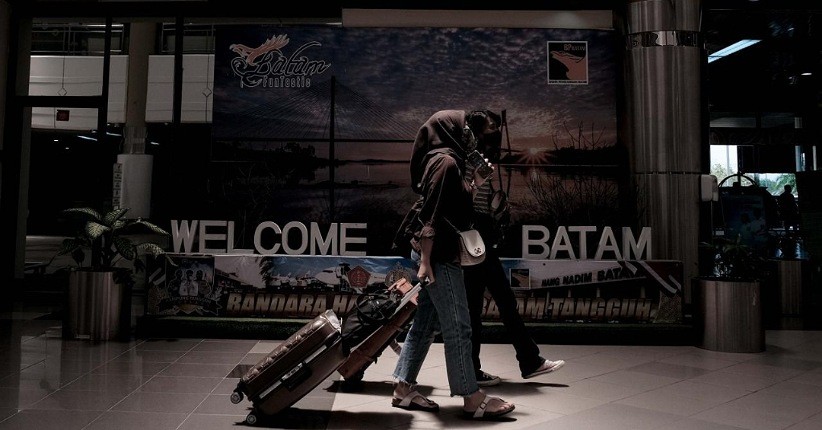 Sandiaga Uno Ungkap Alasan Penumpang Pesawat Harus PCR meski Sudah Vaksinasi