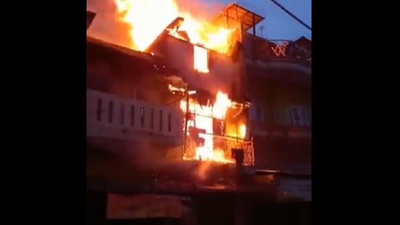Kebakaran di Jalan Lagoa Jakut, Bangunan Berlantai Dua Ludes Terbakar