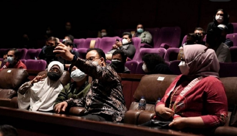 Nonton Film di Bioskop Bareng Istri, Anies Ingatkan Masyarakat Selalu Patuhi Prokes