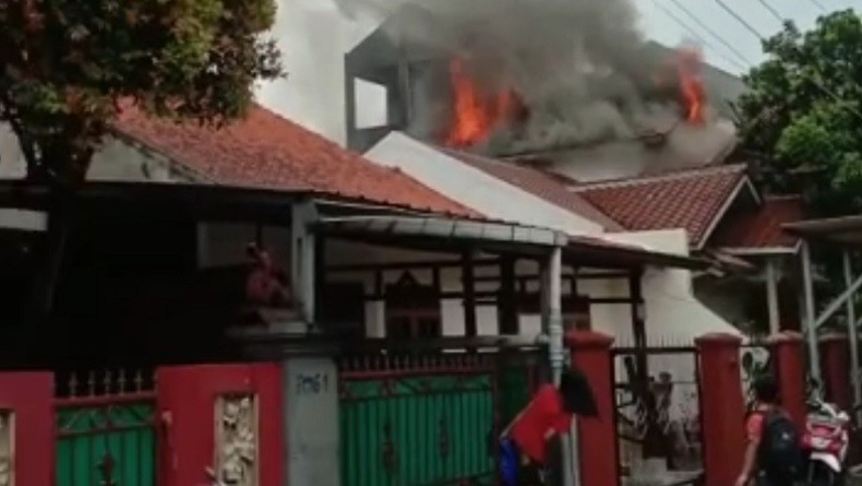 Rumah di Batan Indah Tangsel Terbakar, Penghuni sedang ke Bandung 