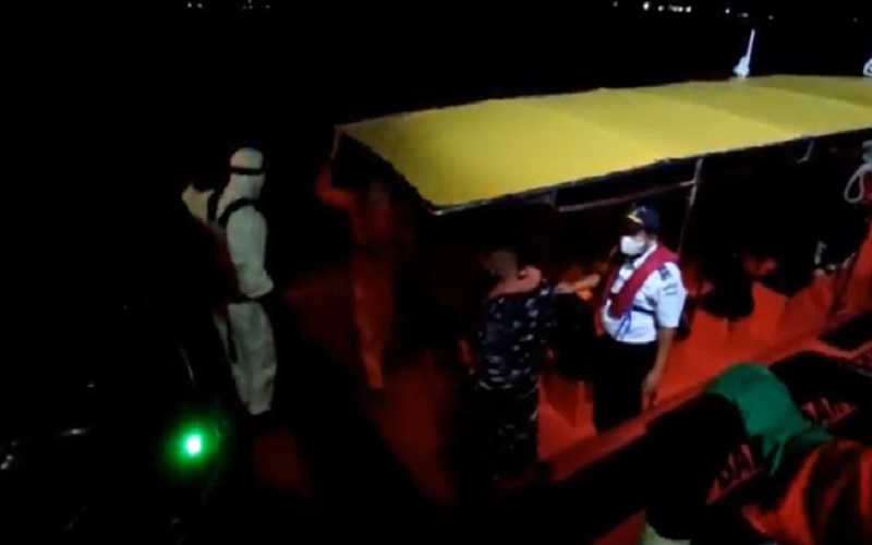 2 ABK KM Liberty 1 Dievakuasi ke Pelabuhan Lembar, Satu Tewas