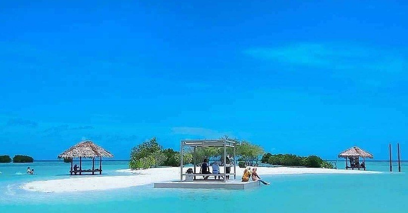 Pesona Pantai Pasir Perawan di Pulau Pari, Air Jernih Bikin Wisatawan Susah Move On