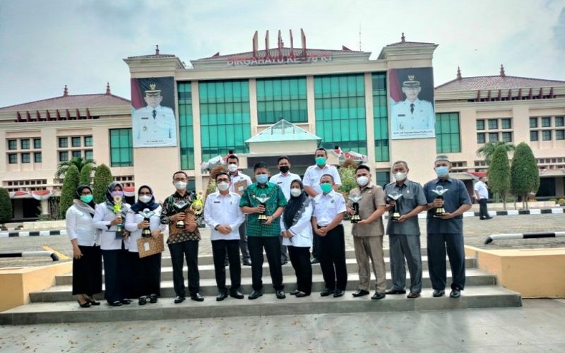 7 Sekolah di OKU Timur Terima Penghargaan Adiwiyata 
