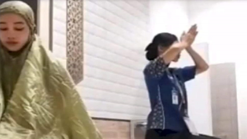 Viral, 2 Perempuan Beda Agama Ibadah Bersama di Musala, Netizen: Respect Sekali