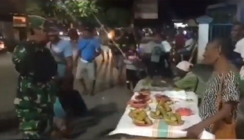 5 Berita Terpopuler Hari Ini: Prajurit TNI Hormat ke Wanita Pedagang hingga Kento Sebut Pebulu Tangkis Paling Berbakat