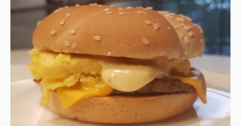 Sensasi Mencicipi Burger dan Pizza Pie dengan Cita Rasa Italia