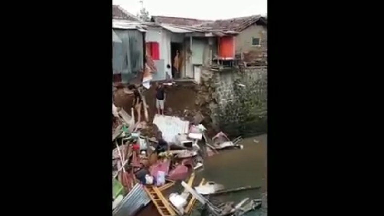 Kronologi 4 Rumah di Kebonwaru Bandung Roboh, Longsor Kirmir Susulan Mengancam