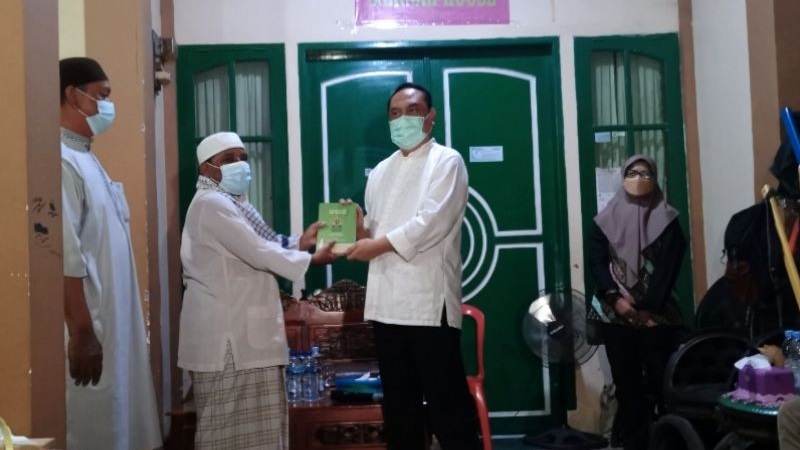 Puluhan Mushaf Alquran Disalurkan ke Komunitas Eks Preman di Makassar