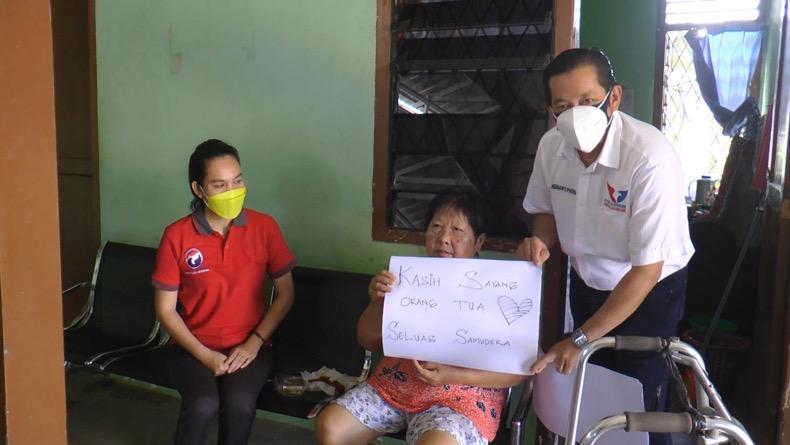 HUT ke-7, DPW Perindo Babel Santuni Lansia di Bangka Tengah