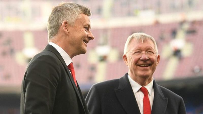 Jelang MU Vs Tottenham: Solskjaer Bertemu Sir Alex Ferguson, Minta Saran?
