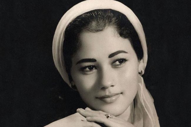 7 Potret Lawas Suzzanna, Nomor 4 saat Masih Duduk di Bangku SMP