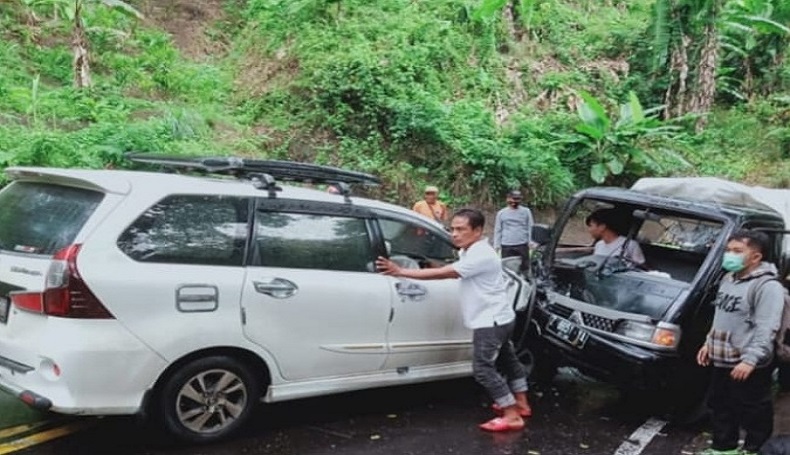 Pikap Rombongan Wisatawan Tabrakan di Pangandaran, Sopir dan Bocah Luka-luka