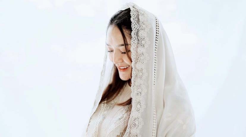 Siti Badriah Akan Jadi Mama Muda, Intip Potret Seksinya 