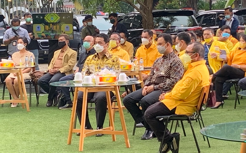Kompak Pakai Batik, Anies dan Riza Patria Hadiri Puncak HUT ke-57 Partai Golkar