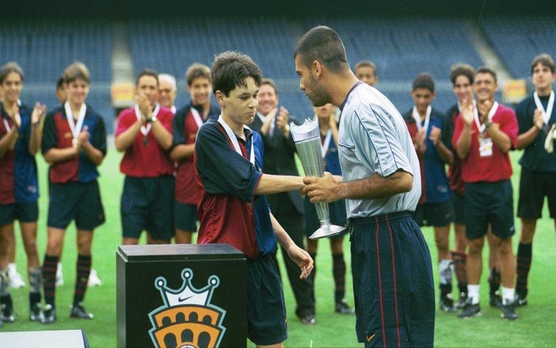 Kisah Lucu Pep Guardiola, Ngeri Dibikin Pensiun Andres Iniesta Muda