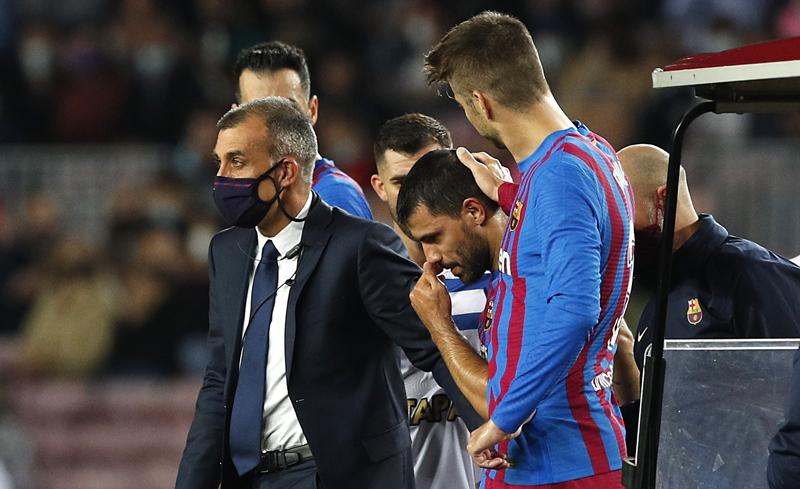 Barcelona Deg-degan, Sergio Aguero Terancam Pensiun Dini