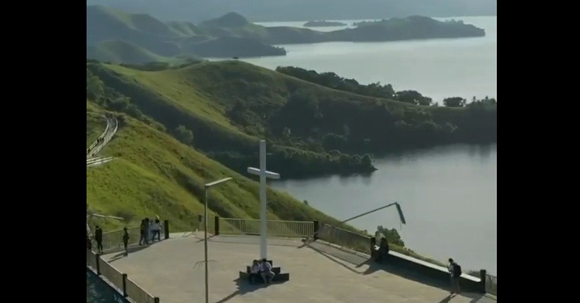 Pesona Bukit Tungku Wiri di Jayapura, Spot Terbaik Menikmati Danau Sentani
