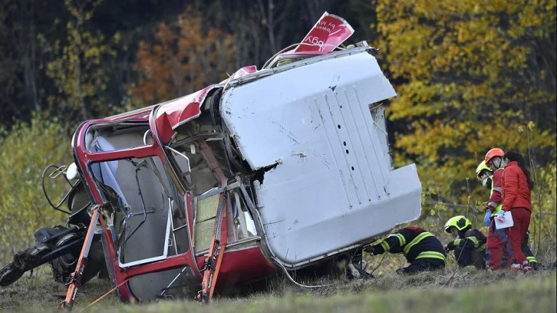 Kereta Gantung Terjun Bebas setelah Terlepas dari Jalur, 1 Petugas Tewas