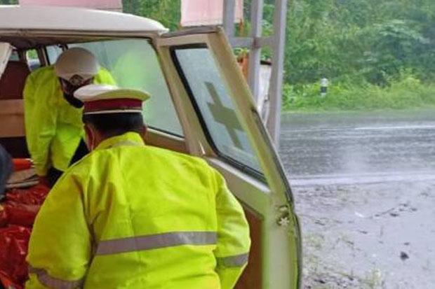  Senggol Mobil, Pengendara Motor Jatuh Meninggal  di Tempat