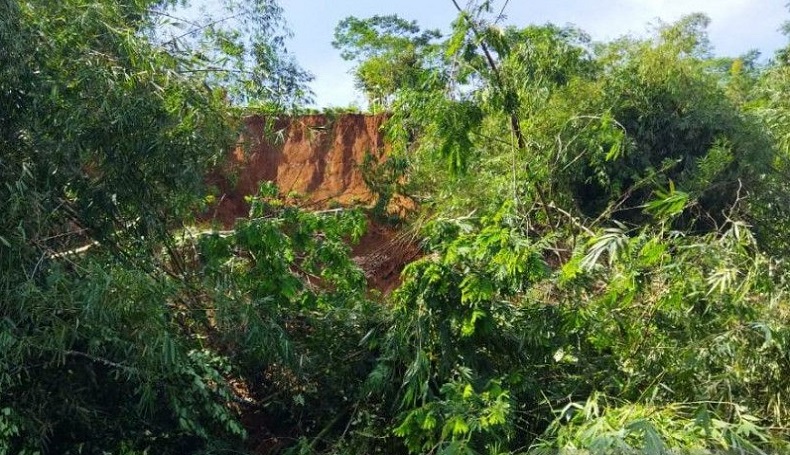 Jalan Cianjur-Sukabumi Putus Diterjang Longsor, Normalisasi Masih Secara Manual