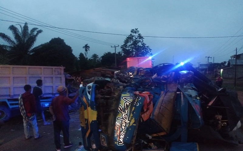 Tabrakan di Jalintim Muba, Sopir Truk Pengangkut Sepeda Motor Tewas di Tempat 