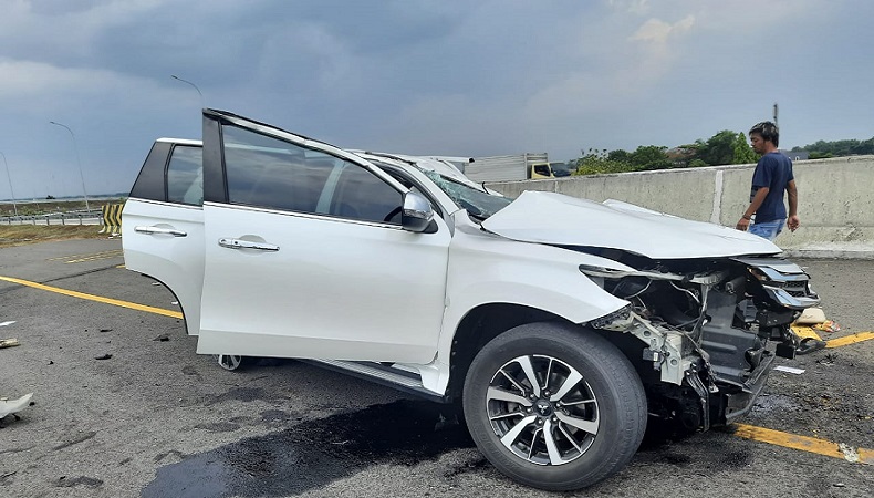 Penampakan Mobil Vanessa Angel usai Kecelakaan Bersama Suami di Tol Jombang
