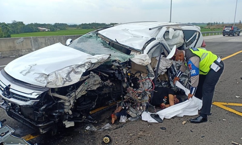 Mobil Vanessa Angel Remuk, Polisi Sebut 2 Orang Meninggal Dunia