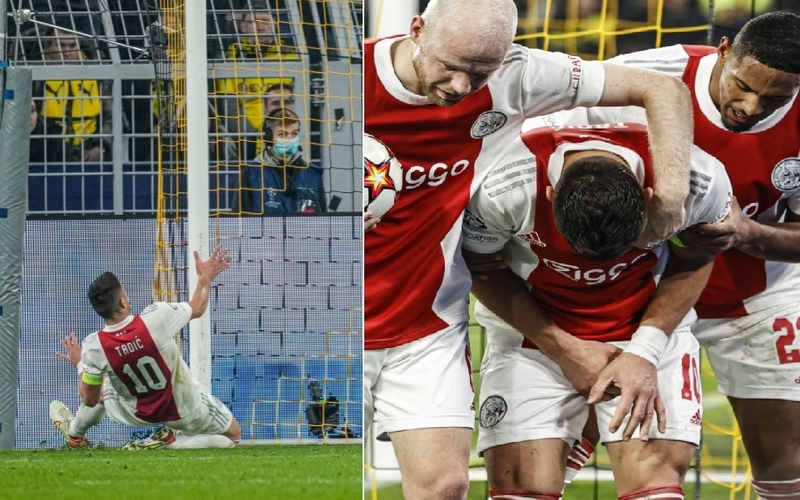 Perih! Kapten Ajax Amsterdam Tabrak Tiang Gawang usai Bobol Gawang Dortmund