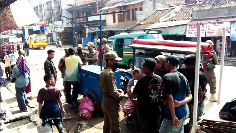 Bikin Kumuh dan Macet, PKL di Depan Masjid Agung Padalarang Bakal Ditertibkan