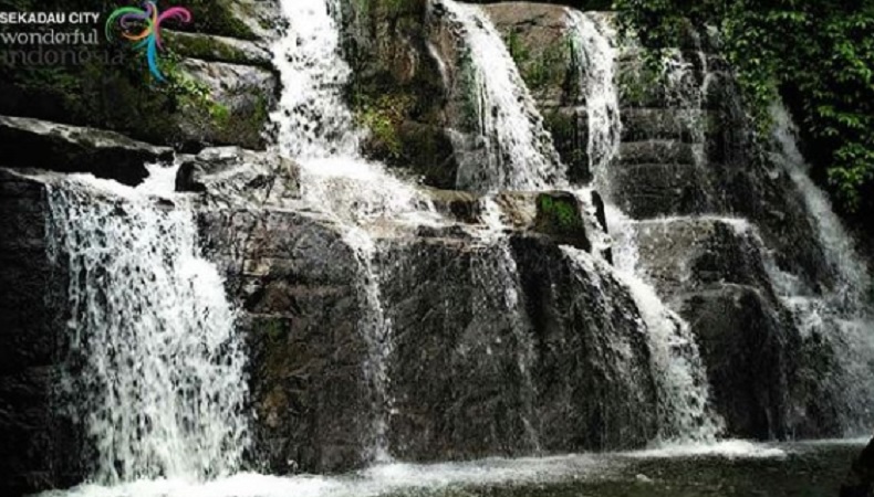 5 Tempat Wisata di Sekadau Kalimantan Barat, Ada Makam Tua Tumenggung Kerajaan