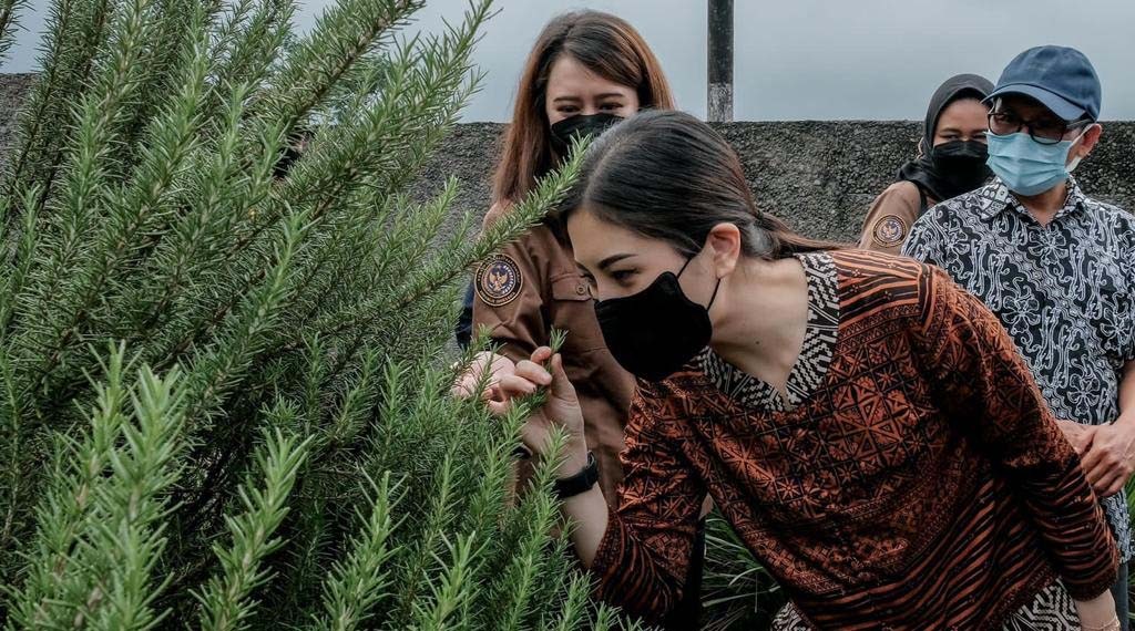 Wamenparekraf Angela Tanoesoedibjo Apresiasi Wisata Wellness Ramah Anak di Rumah Atsiri Tawangmangu