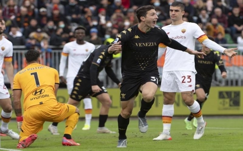 Beri Kejutan, Tim Promosi Venezia Kalahkan AS Roma 3-2