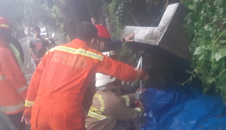 Pagar Turap di Pasar Minggu Jaksel Roboh, 1 Orang Tewas 