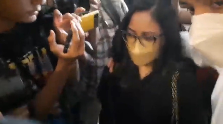 Jalani Pemeriksaan sebagai Tersangka, Rachel Vennya Tertunduk Lesu