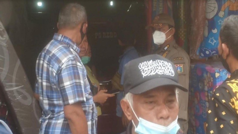 Dagangan Berantakan Diseruduk Angkot, Pemilik Toko di Pasar Rebo: Rugi Banyak Semua Rusak